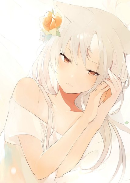 Anime-Bild 650x914 mit original lpip single long hair tall image blush red eyes white background bare shoulders white hair lying parted lips hair flower on side sleepy girl flower (flowers)