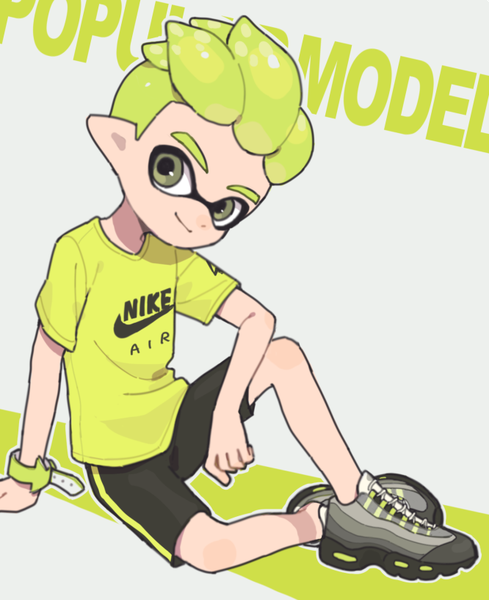 Anime picture 666x816 with splatoon splatoon 2 nintendo nike inkling gomi (kaiwaresan44) single tall image looking at viewer short hair smile sitting green hair pointy ears grey background arm support grey eyes boy shoes shorts