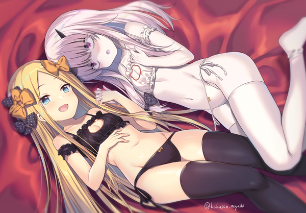 Anime picture 1058x736 with fate (series) fate/grand order abigail williams (fate) lavinia whateley (fate/grand order) kokusan moyashi long hair looking at viewer blush fringe breasts open mouth blue eyes light erotic blonde hair smile purple eyes multiple girls signed silver hair lying