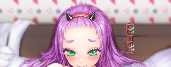 イラスト 2128x843 と オリジナル 루와키 ソロ 長髪 カメラ目線 highres 笑顔 wide image 緑の目 purple hair 角 blurry cropped 女の子 眼鏡