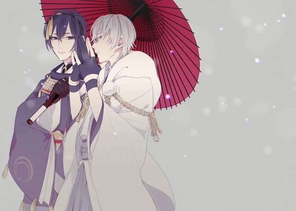 Anime picture 1400x1000 with touken ranbu nitroplus tsurumaru kuninaga mikazuki munechika syubare fringe short hair black hair hair between eyes white hair traditional clothes japanese clothes profile black eyes grey background multiple boys hands clasped shared umbrella boy gloves