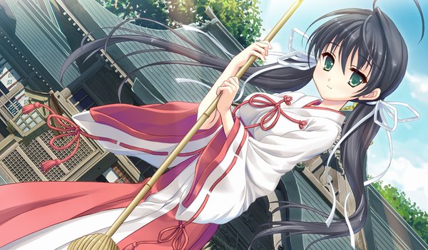 Anime picture 1024x600 with tsukumonotsuki long hair black hair wide image twintails green eyes game cg ahoge miko girl ribbon (ribbons) hair ribbon broom