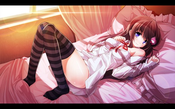 Anime picture 1920x1200 with syroh chiri (atlanta) single long hair highres blue eyes light erotic brown hair wide image lying sunlight girl thighhighs shirt pillow bed striped thighhighs