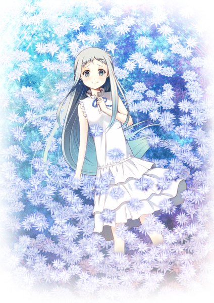 Аниме картинка 1075x1520 с невиданный цветок a-1 pictures хонма мэйко furai (furai127) один (одна) длинные волосы высокое изображение смотрит на зрителя румянец голубые глаза улыбка серые волосы девушка цветок (цветы) сарафан