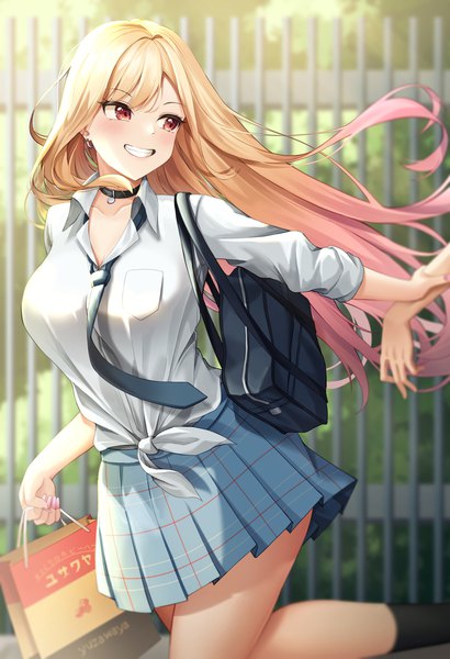 Anime picture 1324x1937 with sono bisque doll wa koi wo suru cloverworks kitagawa marin lancheu long hair tall image blush blonde hair smile red eyes looking away outdoors pleated skirt looking back wind depth of field grin gradient hair solo focus open collar