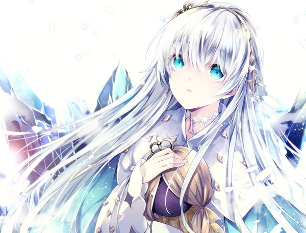 Anime picture 1000x764 with fate (series) fate/grand order anastasia (fate) viy (fate) cang qi lu single long hair fringe hair between eyes silver hair upper body aqua eyes from above sparkle looking up girl mantle doll (dolls)