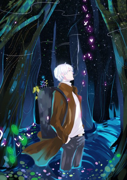 イラスト 848x1200 と 蟲師 ginko missifa ソロ 長身像 前髪 短い髪 立つ holding 緑の目 looking away アホ毛 white hair プロフィール 風 night sparkle partially submerged mouth hold smoke