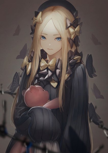 Anime picture 1448x2048 with fate (series) fate/grand order abigail williams (fate) marumoru single long hair tall image looking at viewer fringe blue eyes simple background blonde hair standing holding payot long sleeves blurry expressionless brown background hands in sleeves