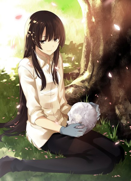 Anime picture 1863x2560 with sakurako-san no ashimoto ni wa shitai ga umatteiru kujou sakurako (sakurako) tetsuo single long hair tall image looking at viewer fringe highres black hair smile sitting holding brown eyes bent knee (knees) sunlight mole official art mole under eye wariza