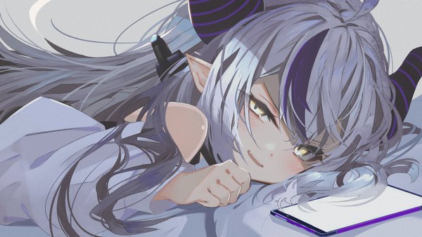 Anime picture 1920x1080 with virtual youtuber hololive la+ darknesss anzi single long hair looking at viewer blush highres wide image yellow eyes silver hair multicolored hair horn (horns) pointy ears streaked hair girl