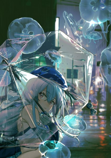 Аниме картинка 1080x1528 с arknights mizuki (arknights) a4-kalajiao один (одна) длинные волосы высокое изображение смотрит на зрителя чёлка волосы между глазами синие волосы на улице серые глаза дождь otoko no ko прозрачный зонт мужчина зонт берет медуза теру-теру-бозу