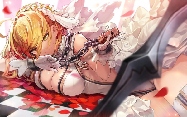 Anime picture 1600x1001 with fate (series) fate/extra fate/extra ccc nero claudius (fate) (all) nero claudius (bride) (fate) goomrrat single looking at viewer fringe short hair breasts light erotic blonde hair smile hair between eyes large breasts holding green eyes cleavage ahoge