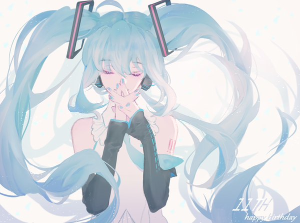 イラスト 1279x950 と ボーカロイド 初音ミク 啊甜食 ソロ 前髪 simple background hair between eyes 白背景 ツインテール 肩出し upper body アホ毛 eyes closed very long hair nail polish 風 aqua hair hands clasped happy birthday interlocked fingers