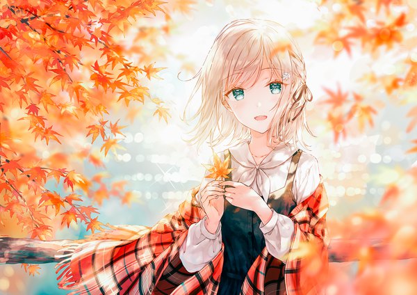 Anime picture 2000x1414 with original hashimoto sana hiten (hitenkei) single looking at viewer fringe highres short hair open mouth blonde hair smile holding upper body outdoors braid (braids) long sleeves :d aqua eyes sparkle plaid
