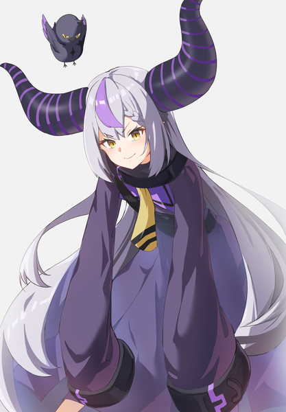 Anime picture 2486x3581 with virtual youtuber hololive la+ darknesss la+ darknesss (1st costume) crow (la+ darknesss) reulem single tall image highres simple background smile yellow eyes silver hair long sleeves very long hair multicolored hair horn (horns) grey background leaning leaning forward