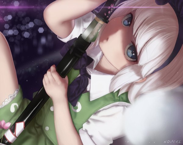 Anime picture 1600x1277 with touhou konpaku youmu myon novcel single looking at viewer fringe short hair blue eyes signed white hair shadow shaded face expressionless unsheathing girl dress bow weapon sword