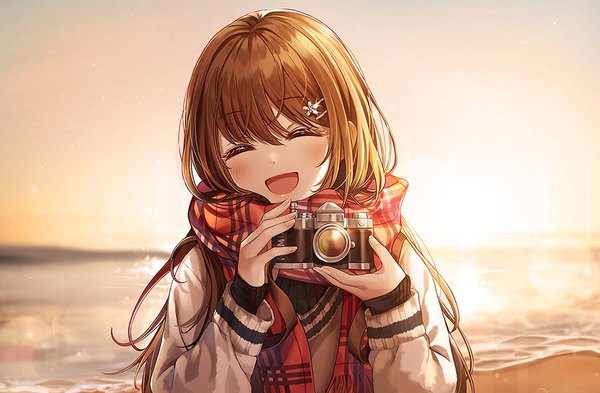 Anime-Bild 1100x721 mit original connie (keean2019) single long hair blush fringe open mouth smile hair between eyes brown hair holding payot sky upper body outdoors eyes closed head tilt sunlight depth of field lens flare