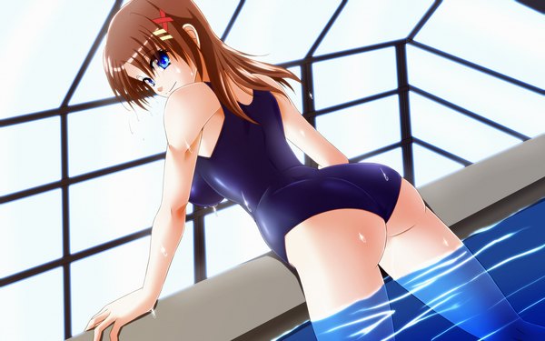 Anime picture 2560x1600 with mahou shoujo lyrical nanoha mahou shoujo lyrical nanoha strikers yagami hayate tappa (esperanza) highres short hair blue eyes light erotic brown hair ass looking back girl swimsuit x hair ornament one-piece swimsuit school swimsuit