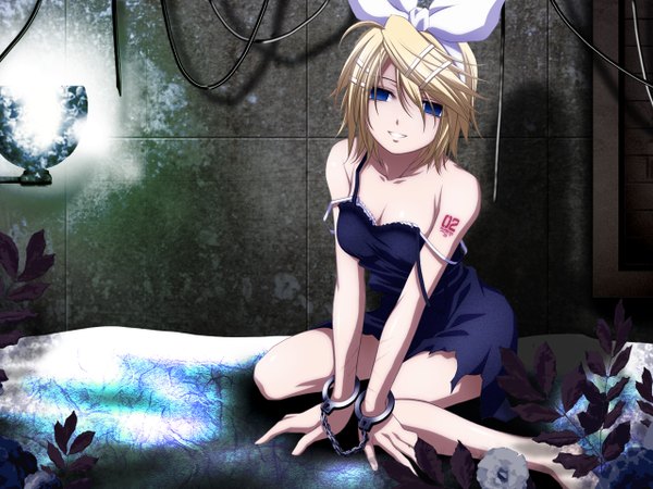 Anime picture 1280x960 with vocaloid kagamine rin kuromayu single looking at viewer short hair blue eyes blonde hair smile bare shoulders barefoot girl hair ornament bow hair bow leaf (leaves) bobby pin sundress handcuffs