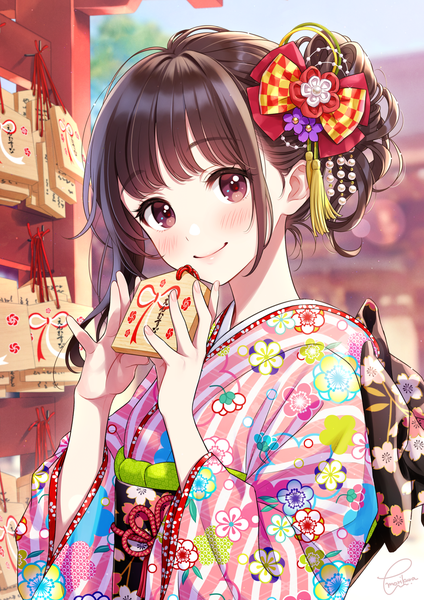 Anime-Bild 1157x1637 mit original morikura en single tall image looking at viewer blush fringe short hair smile brown hair holding brown eyes payot sky upper body outdoors blunt bangs traditional clothes japanese clothes fingernails