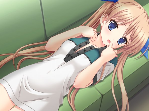 イラスト 1024x768 と the device records it! (game) ソロ 長髪 開いた口 青い目 金髪 ツインテール game cg :o loli embarrassed 女の子 ソファー