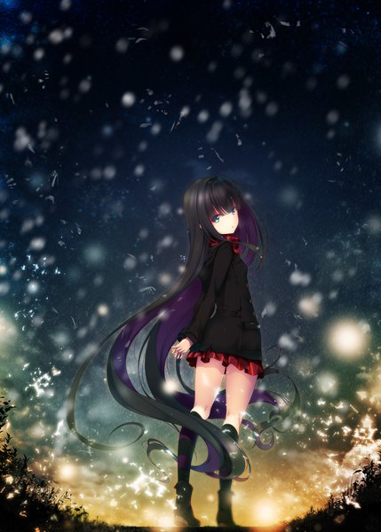 Anime picture 1286x1800 with original shokuyou mogura single tall image looking at viewer fringe blue eyes black hair standing purple hair full body ahoge blunt bangs very long hair pleated skirt looking back multicolored hair blurry night two-tone hair