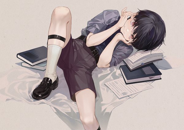 Anime picture 1273x900 with original xiaojiaju single looking at viewer short hair black hair simple background smile pink eyes grey background reclining hands on face boy shirt socks shoes shorts belt book (books) white socks