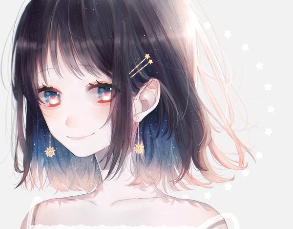 Anime picture 3200x2500 with original ichijiku (user yhjw8354) single looking at viewer blush fringe highres short hair black hair simple background smile absurdres multicolored hair grey background portrait gradient hair strap slip multicolored eyes starry sky print girl