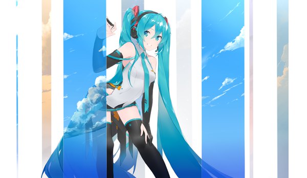 イラスト 1600x930 と ボーカロイド 初音ミク fhang ソロ カメラ目線 前髪 hair between eyes wide image ツインテール 空 cloud (clouds) very long hair aqua eyes aqua hair 絶対領域 女の子 ストッキング ネクタイ ヘッドフォン