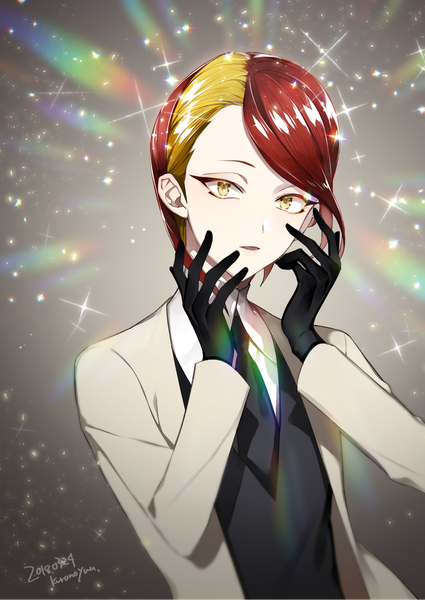 Аниме картинка 1200x1695 с страна самоцветов rutile (houseki no kuni) kurono yuu один (одна) высокое изображение смотрит на зрителя короткие волосы подписанный жёлтые глаза верхняя часть тела красные волосы разноцветные волосы двухцветные волосы искорки (блеск) датированный androgynous перчатки форма перчатки (чёрные)