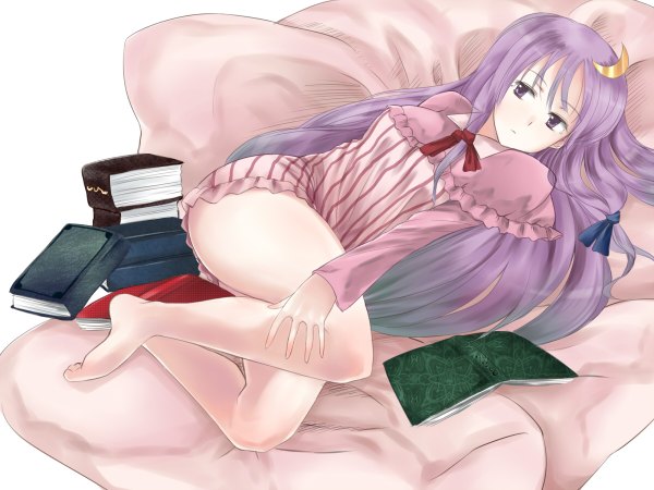 Anime picture 1200x900 with touhou patchouli knowledge kuze (artist) single long hair purple eyes purple hair barefoot crescent girl book (books)
