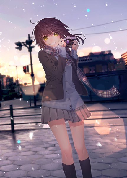 Anime-Bild 1191x1660 mit original haizome senri natsutora single tall image looking at viewer short hair smile brown hair holding yellow eyes sky ahoge outdoors pleated skirt wind blurry sleeves past wrists clenched teeth morning