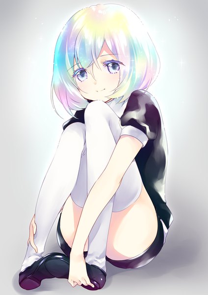 Anime picture 868x1228 with houseki no kuni diamond (houseki no kuni) ech single tall image looking at viewer short hair simple background smile sitting full body multicolored hair grey background short sleeves puffy sleeves gradient background silver eyes androgynous convenient leg embryo's pose