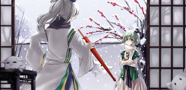 Anime picture 2000x974 with touhou mononobe no futo soga no tojiko hug (yourhug) long hair highres short hair wide image multiple girls green eyes silver hair ponytail long sleeves green hair from behind wide sleeves snowing winter snow closed umbrella