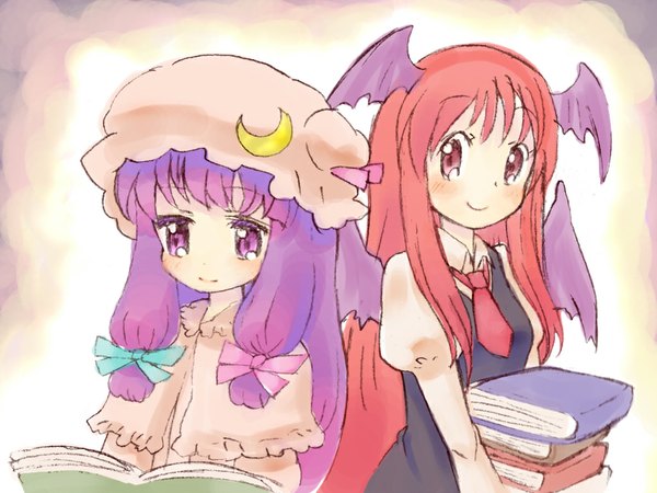Anime picture 1024x768 with touhou patchouli knowledge rias-shiki kawaii long hair blush smile red eyes purple eyes purple hair red hair head wings reading girl hat wings book (books)