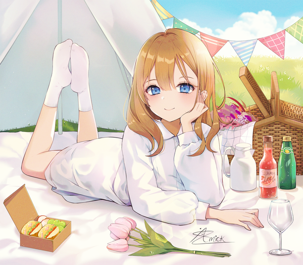 Anime picture 1200x1047 with original amick (americanomix) single long hair looking at viewer fringe blue eyes smile hair between eyes brown hair signed sky cloud (clouds) full body outdoors lying on stomach leg lift (legs lift) head rest picnic