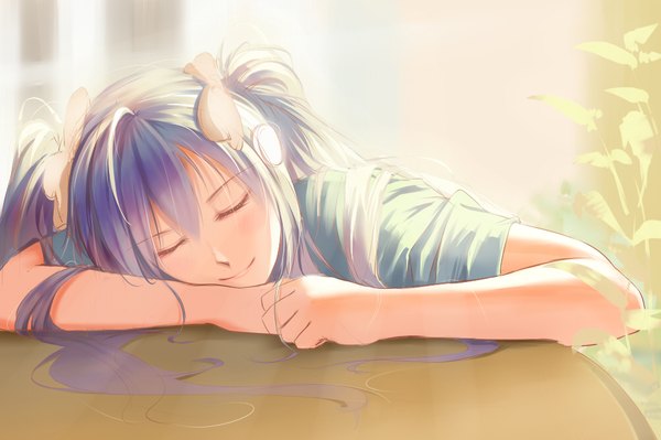 Anime picture 1000x666 with vocaloid hatsune miku qingchen single blush fringe smile hair between eyes twintails payot eyes closed head tilt sunlight sleeping hands clasped girl bow hair bow table