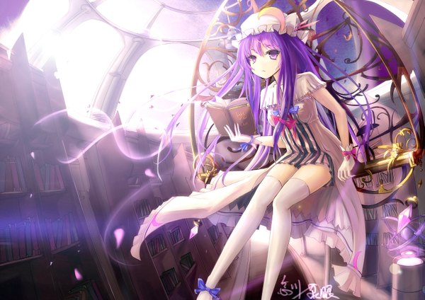 Anime picture 1447x1023 with touhou patchouli knowledge wangchuan de quanyan single long hair looking at viewer purple eyes purple hair girl thighhighs dress gloves bow hair bow petals white thighhighs book (books) bonnet shelf bookshelf