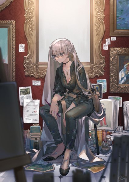 Anime-Bild 744x1052 mit original yua (tick-tack) single long hair tall image fringe sitting cleavage silver hair full body indoors hair over one eye side ponytail girl choker chair paper picture paintbrush picture frame