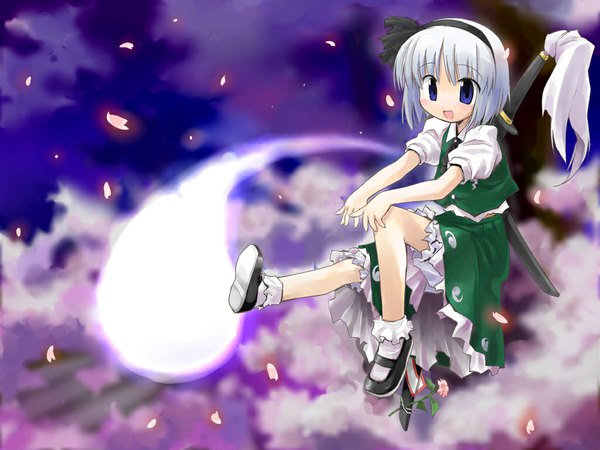 Anime picture 1024x768 with touhou konpaku youmu myon short hair blue eyes smile girl petals sword socks katana white socks