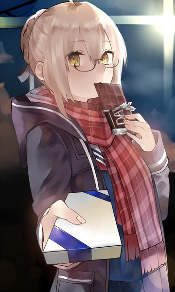Anime picture 1020x1700 with fate (series) fate/grand order artoria pendragon (all) mysterious heroine x (alter) (fate) mysterious heroine x alter (first ascension) (fate) ichinose rei single tall image looking at viewer fringe short hair blonde hair hair between eyes yellow eyes ahoge upper body fingernails eating outstretched hand girl