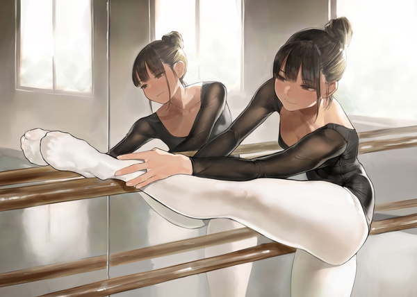 Anime picture 2086x1491 with original yomu (sgt epper) single fringe highres breasts light erotic brown hair standing brown eyes blunt bangs light smile hair bun (hair buns) leaning no shoes legs standing on one leg reflection leg lift (legs lift) ballerina