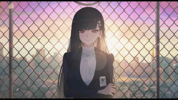 Anime-Bild 3840x2160 mit blue archive rio (blue archive) r1zen single long hair looking at viewer fringe highres breasts black hair red eyes wide image absurdres sky upper body outdoors sunlight lens flare city evening