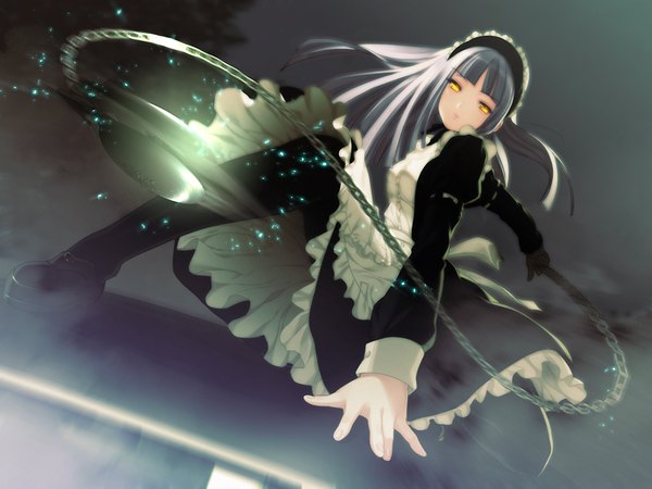 Anime picture 1024x768 with carnevale della luce della luna nitroplus perla single yellow eyes game cg silver hair maid girl weapon pantyhose chain