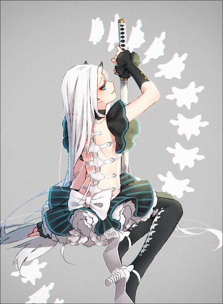 Anime picture 780x1064 with original hakusai (tiahszld) single long hair tall image looking at viewer fringe sitting holding bent knee (knees) white hair looking back arm up horn (horns) aqua eyes from behind grey background arm support high heels back