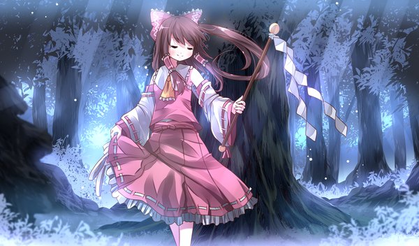 Anime picture 2136x1254 with touhou hakurei reimu risutaru single long hair blush fringe highres smile brown hair wide image standing holding outdoors eyes closed wind night skirt hold girl skirt