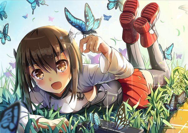 Anime picture 1000x707 with kantai collection taihou armored aircraft carrier qian wu atai single blush fringe short hair open mouth smile brown hair brown eyes pleated skirt sunlight happy flying sunbeam butterfly on hand girl skirt plant (plants)