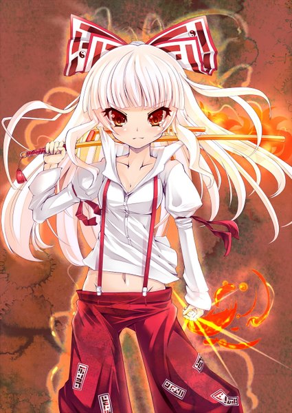 Аниме картинка 1024x1446 с touhou fujiwara no mokou kantarou (nurumayutei) один (одна) длинные волосы высокое изображение красные глаза белые волосы девушка бант бант для волос рубашка брюки огонь