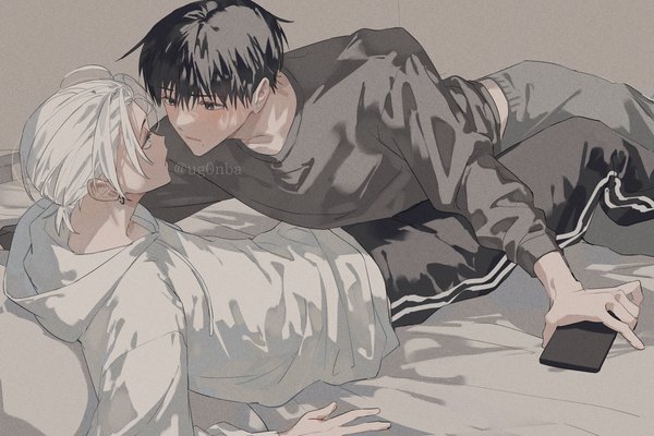 Anime picture 1500x1000 with original ugonba (howatoro) short hair black hair signed white hair black eyes multiple boys couple twitter username reclining face to face eye contact shounen ai boy hood 2 boys mobile phone hoodie smartphone