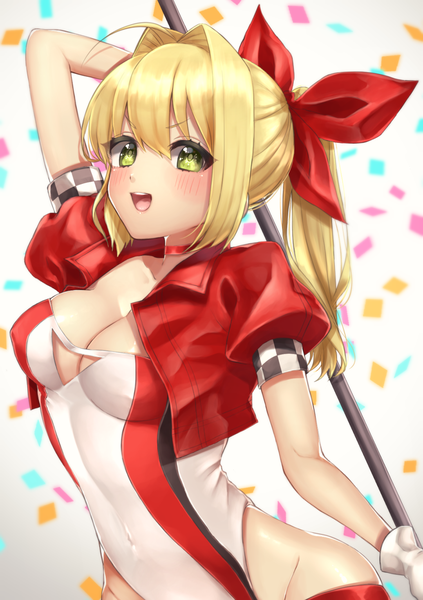 イラスト 1080x1530 と Fateシリーズ fate/grand order fate/extra nero claudius (fate) (all) ネロ・クラウディウス(fate) やよいまか ソロ 長髪 長身像 カメラ目線 赤面 前髪 おっぱい 開いた口 light erotic simple background 金髪 笑顔 hair between eyes 立つ